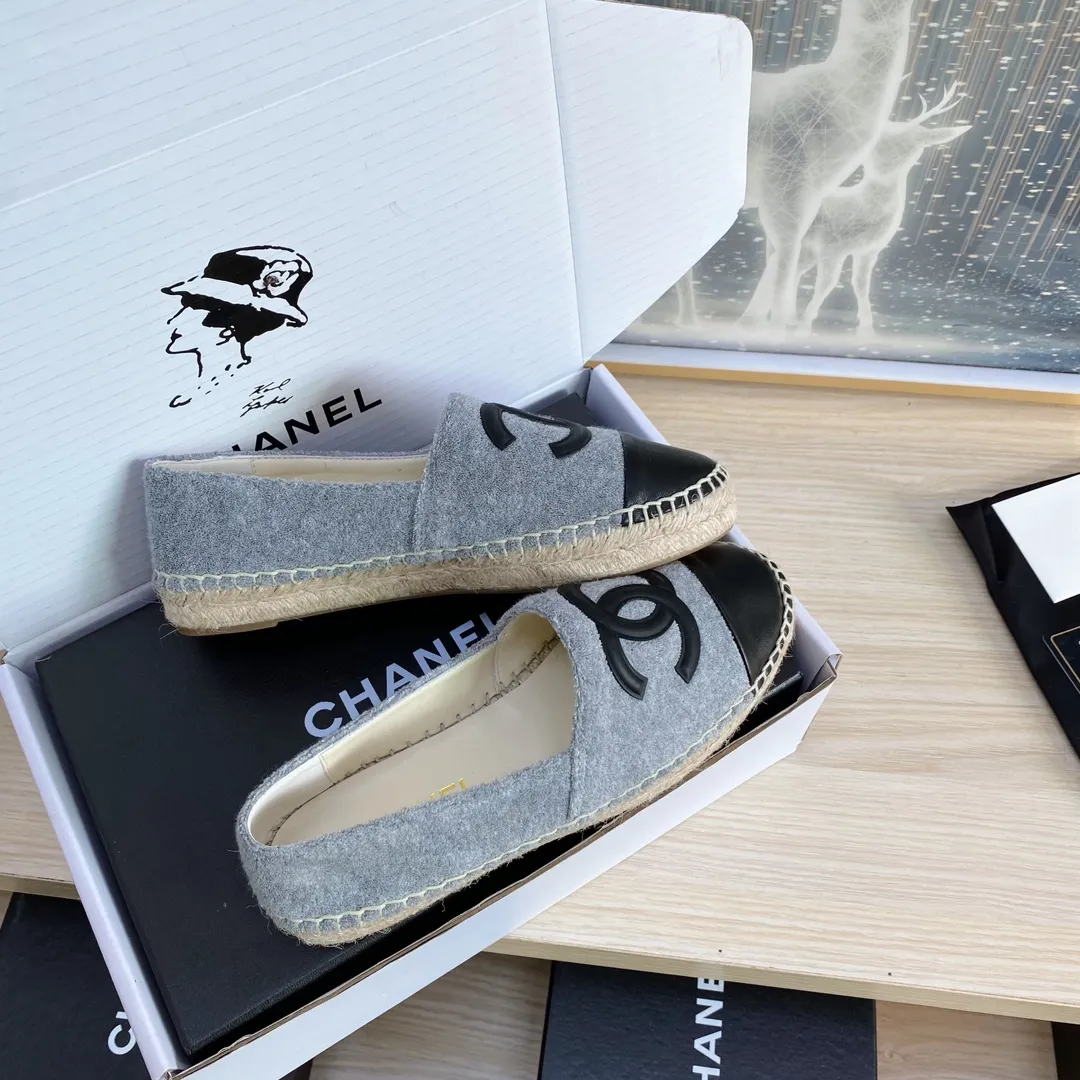 👟👟Ex-factory price 440👟👟 24s new color Chanel ✈️2023s spring and summer new fisherman shoes 😍😍Taikoo Hui purchased three pairs of original development 🐂🐂with purchasing white double-layer outer packaging 🤩Original one-to-one shipment ❗️❗️Code number: 34-42 (34 41 42 customized)